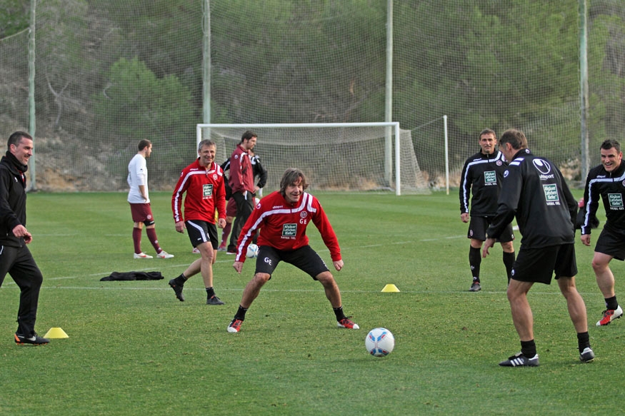 Sechs gegen Zwei mit dem Trainerteam Marco Kurz Roger Lutz Gerry Ehrmann