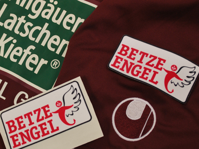 Betze Engel Batch auf dem FCK-Trikot