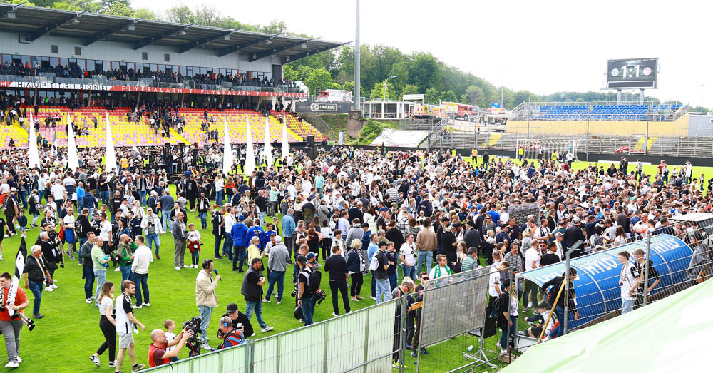 SV Elversberg feiert den Durchmarsch in die Zweite Liga