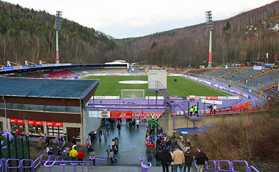 Von Stahlrohrtribünen, Baustellen und WM-Stadien