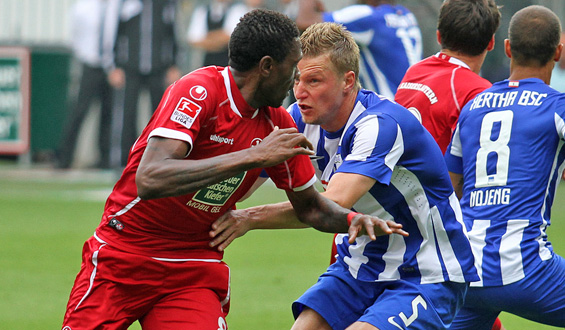 Keiner kämpft wie Idrissou und schießt wie Ronny