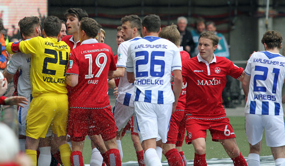 Müder Kick statt Derby-Fight