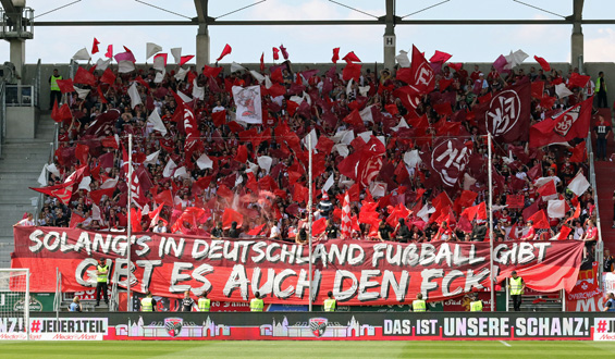 "So lang's in Deutschland Fußball gibt..."