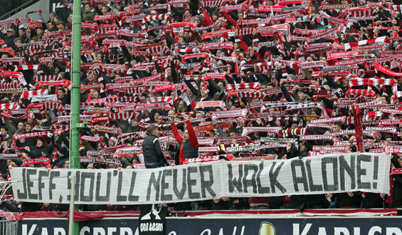 Spruchband im Januar: Jeff, you'll never walk alone!