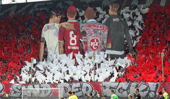 Choreo beim letzten Heimspiel: Wir sind der FCK!