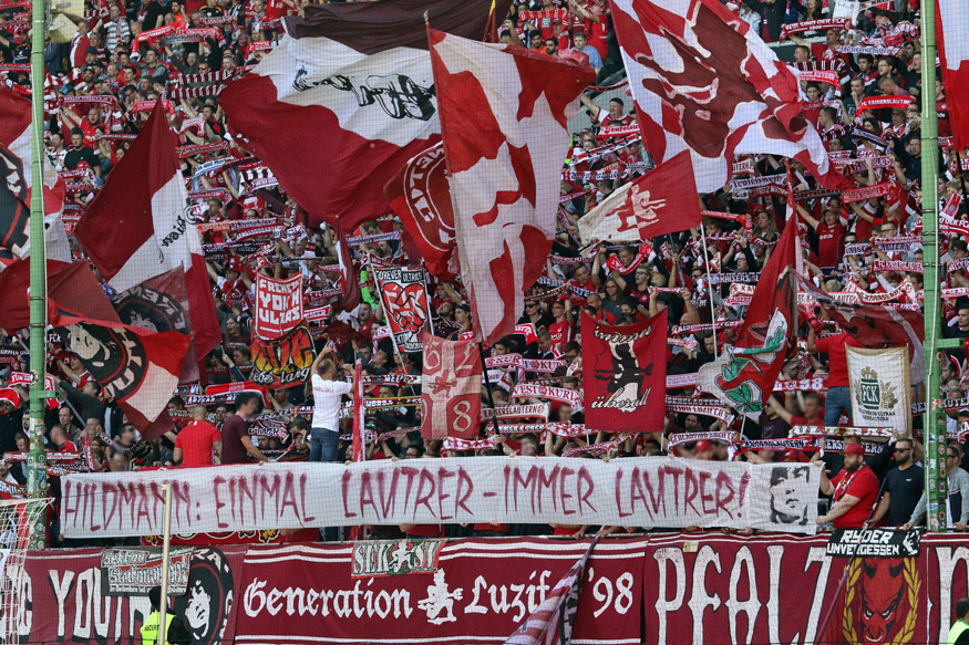 Spruchband in der Westkurve: Hildmann - Einmal Lautrer, immer Lautrer