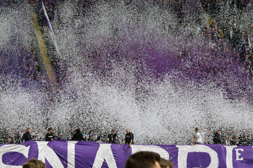 Konfetti-Choreo der Osnabrück-Fans