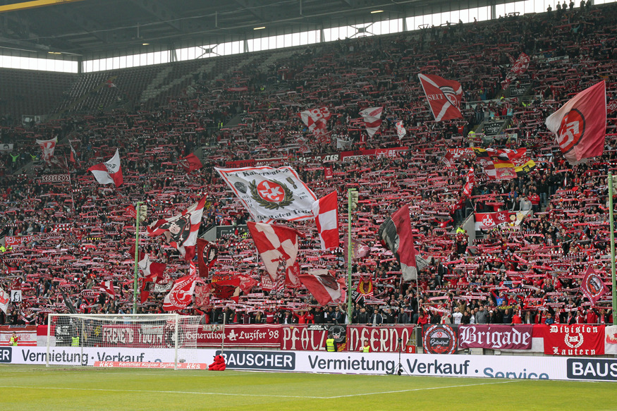 Die Westkurve im Fritz-Walter-Stadion