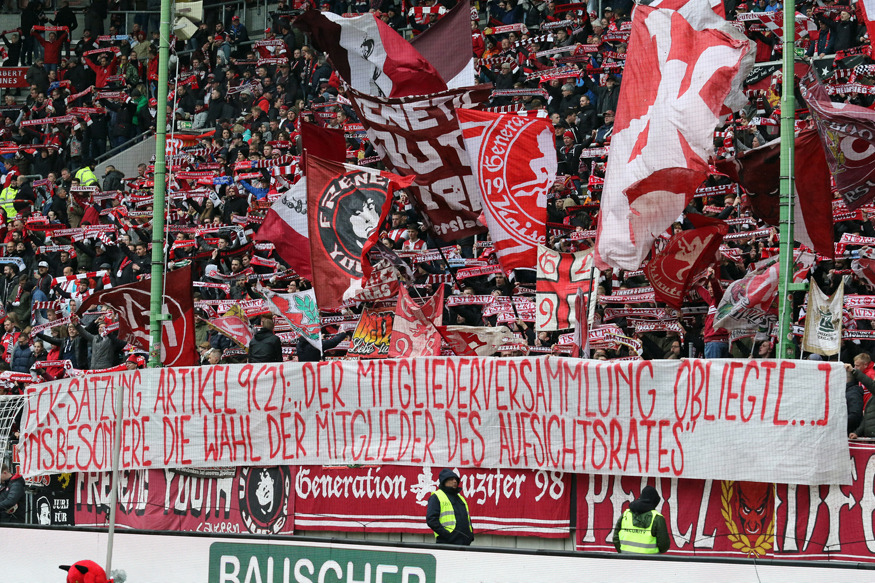 Spruchband der FCK-Fans: 