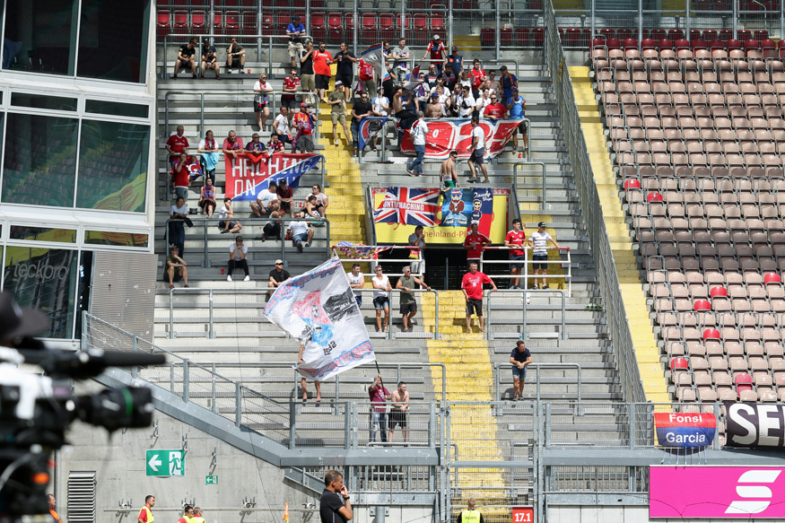 Nur 80 Fans begleiteten die SpVgg Unterhaching zum Saisonauftakt nach Kaiserslautern 