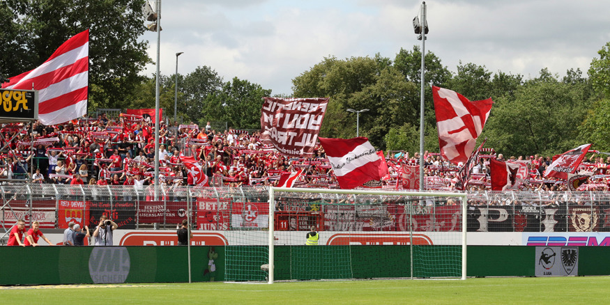 FCK-Fans im Preußenstadion