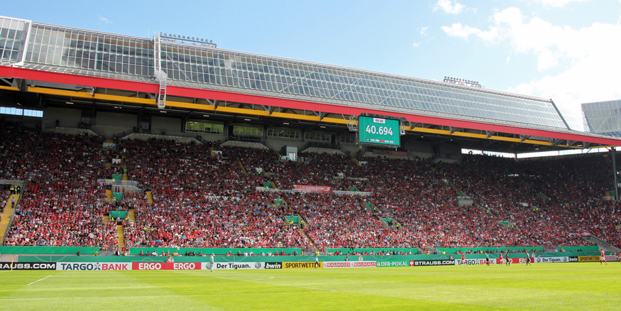 Die Südtribüne gegen Mainz