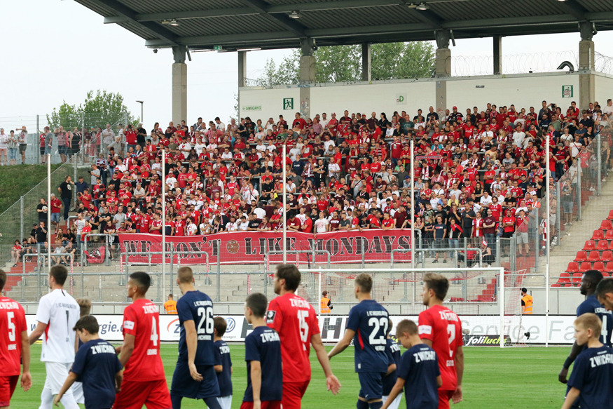 Fan-Protest im Gästeblock: We don't like mondays