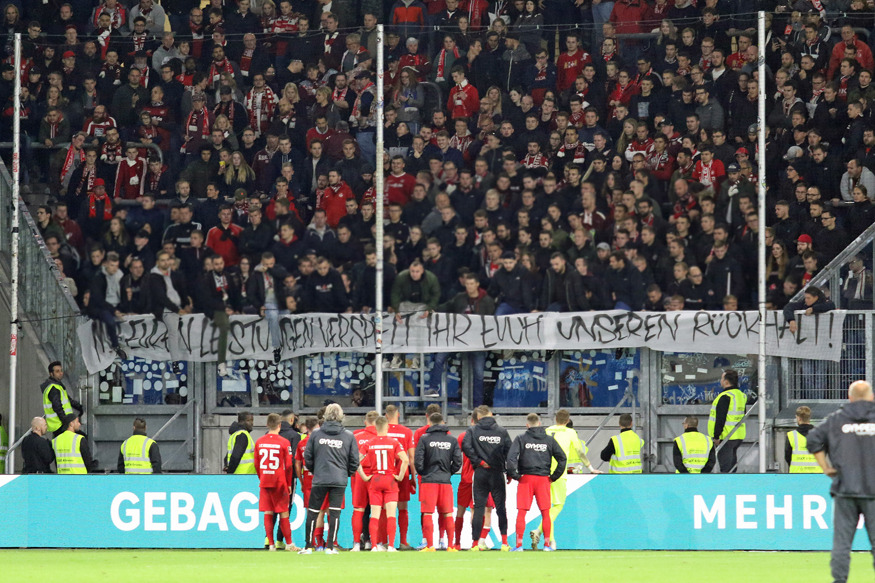 Nach dem Spiel am Gästeblock