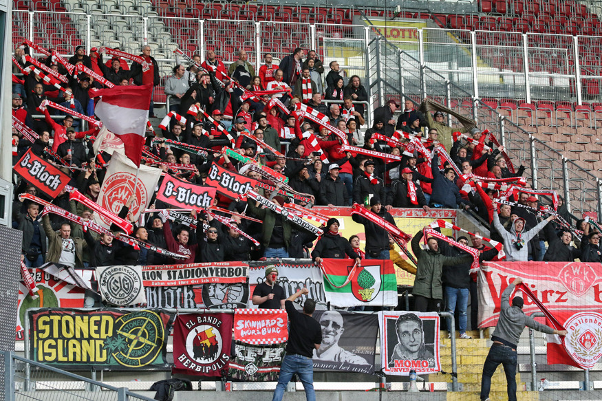 Würzburger Fans im Gästeblock