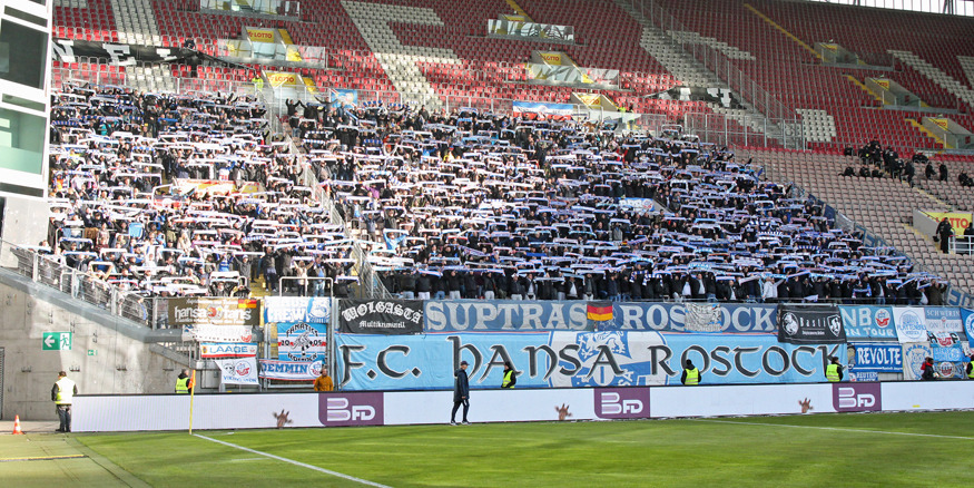 Rund 1.500 Fans von Hansa Rostock im Gästeblock