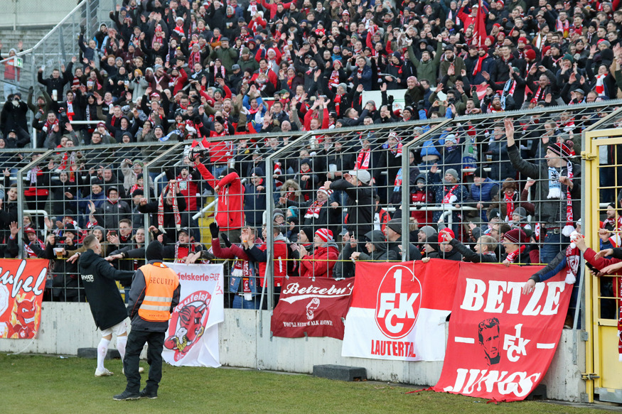 Florian Pick nach dem Spiel vorm Gästeblock