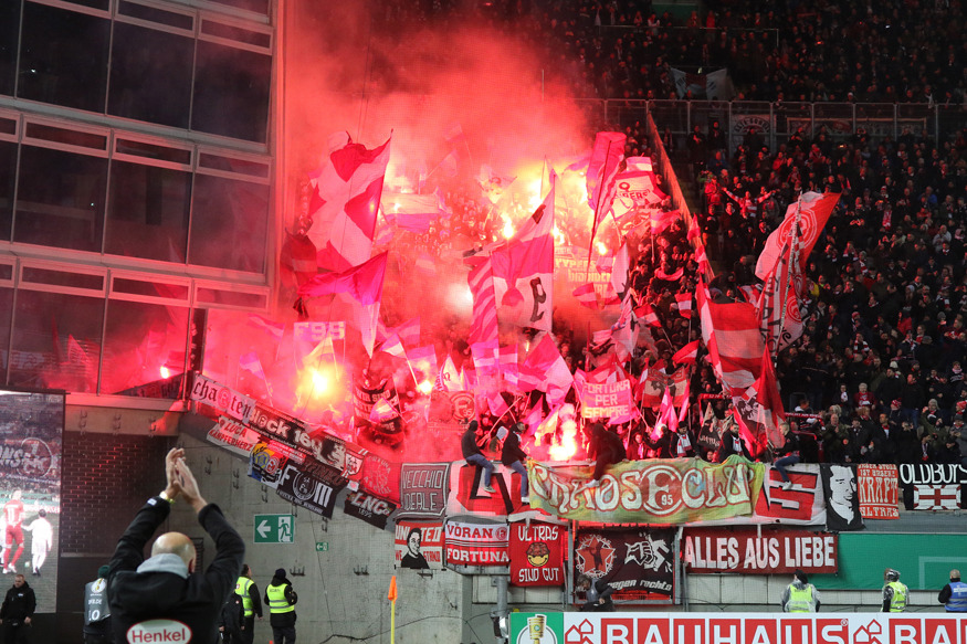 Rund 4.000 Fans aus Düsseldorf begleiteten ihr Team nach Kaiserslautern