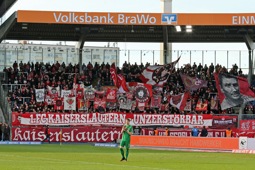 FCK-Fans im Gästeblock: 1. FC Kaiserslautern - Unzerstörbar!