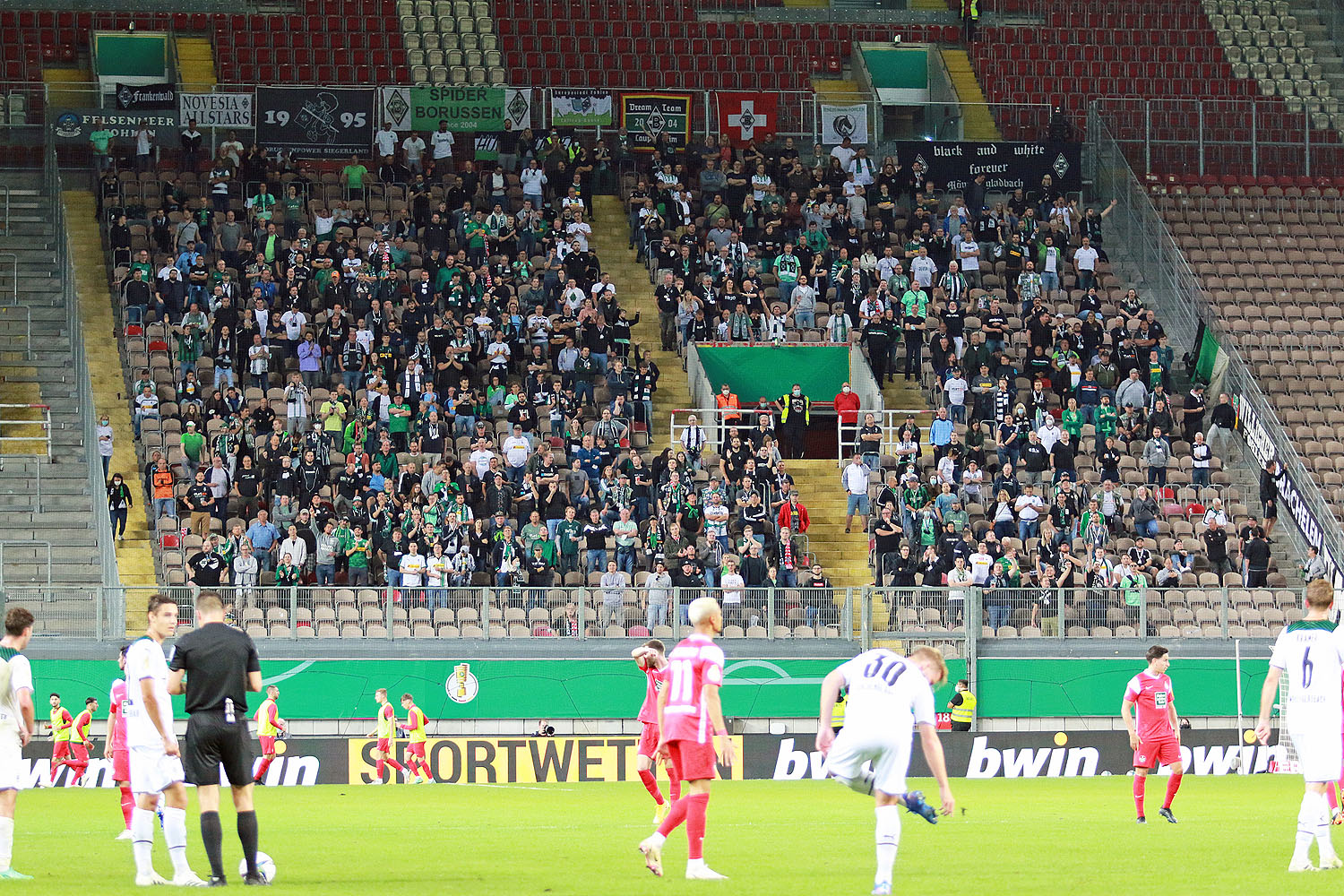 Mönchengladbach-Fans im Gästeblock