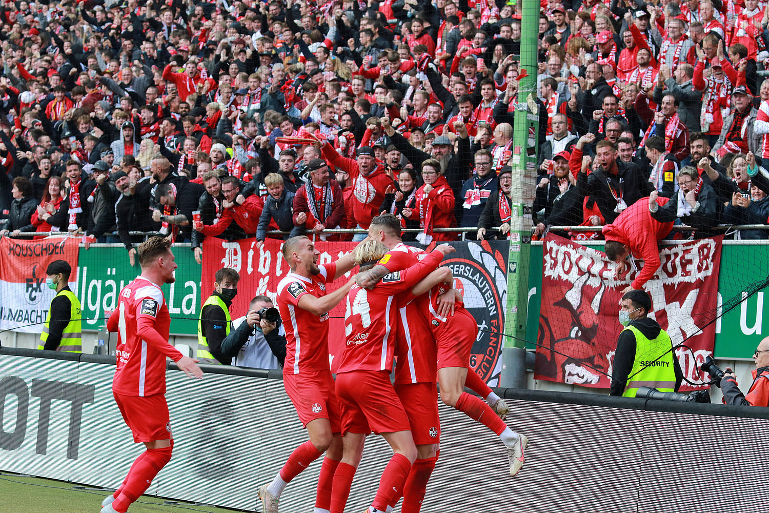 Torjubel nach dem 3:0 durch Mike Wunderlich