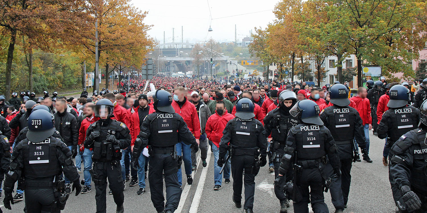 FCK-Fans marschieren zum Ludwigspark