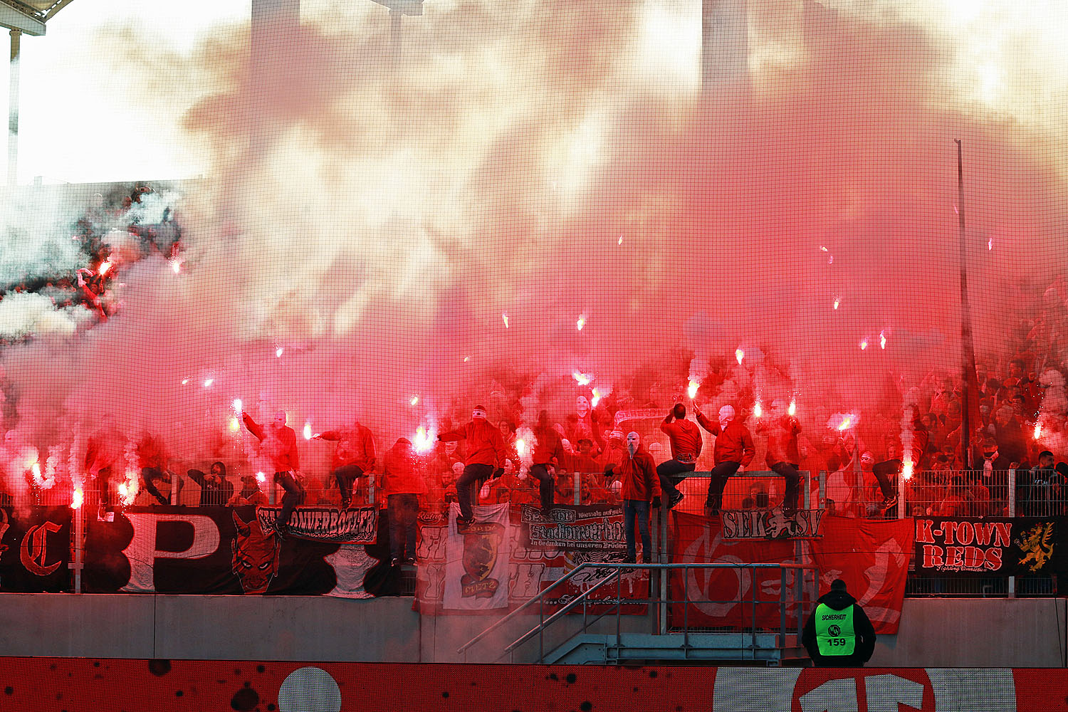 Roter Gästeblock im Ludwigspark