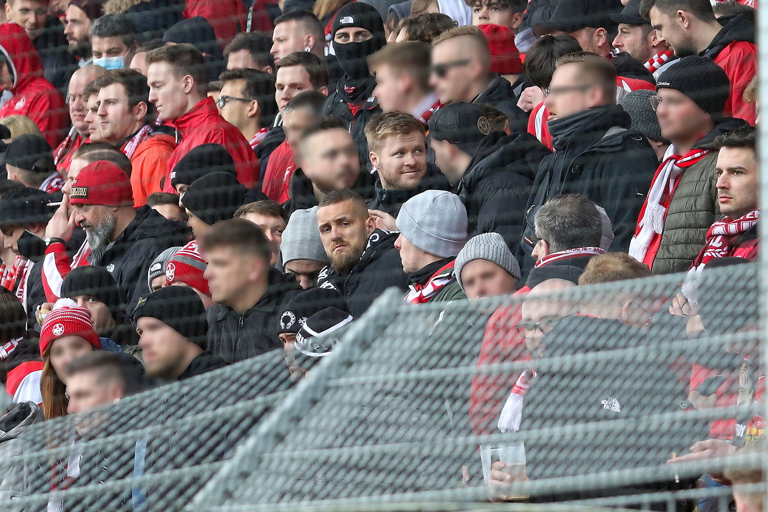 Kapitän Jean Zimmer (verletzt) und René Klingenburg (gesperrt) verfolgten das Derby mit den Fans im Gästeblock