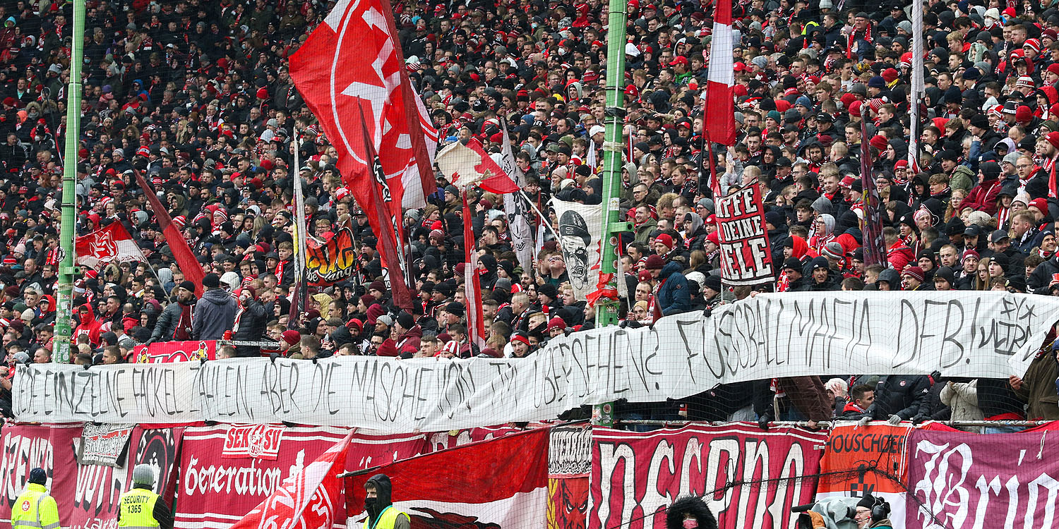 Spruchband: Jede einzelne Fackel zählen, aber die Masche von Türkgücü München übersehen? Fußballmafia DFB!