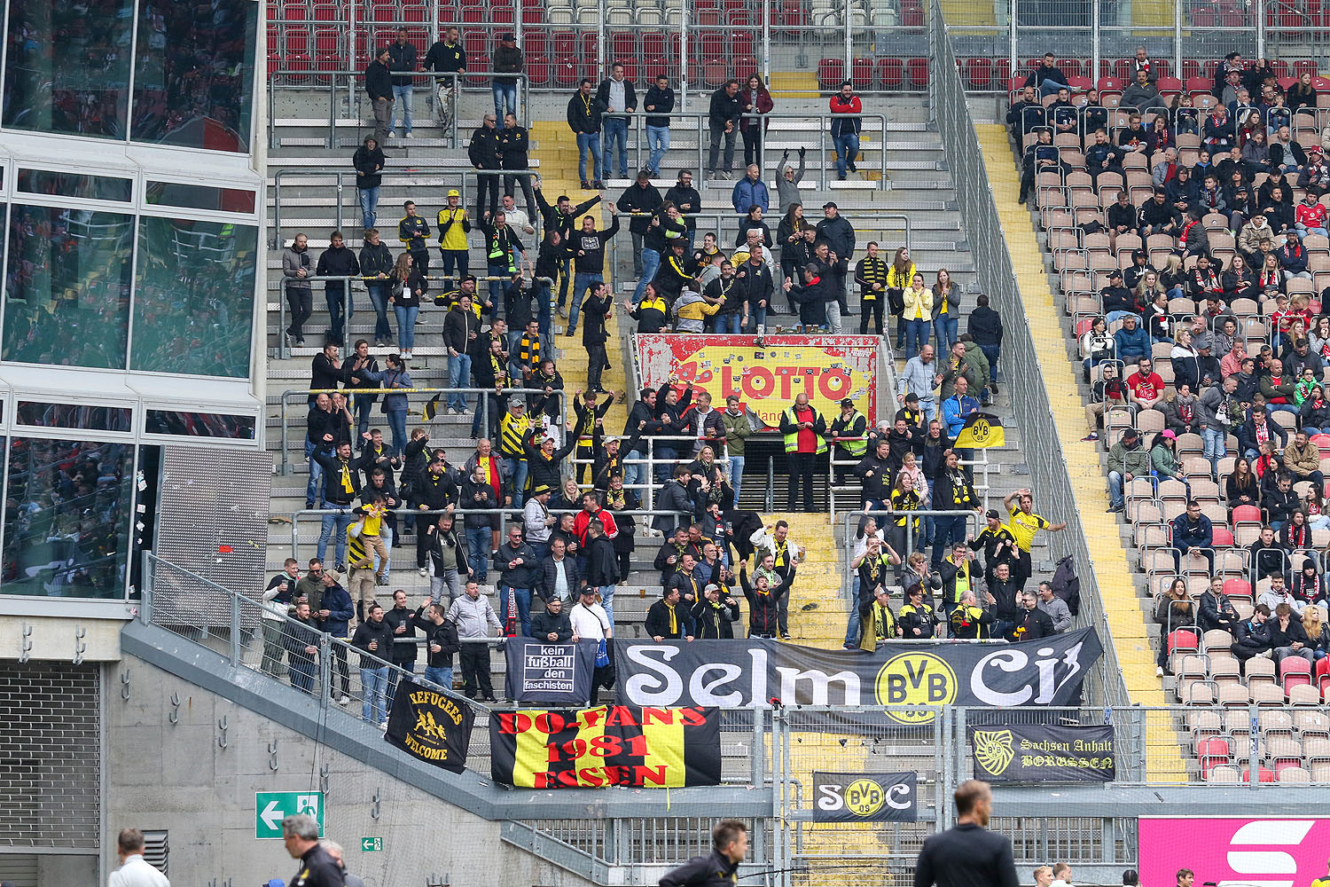 Rund 200 BVB-Fans begleiteten ihre Amateure nach Kaiserslautern