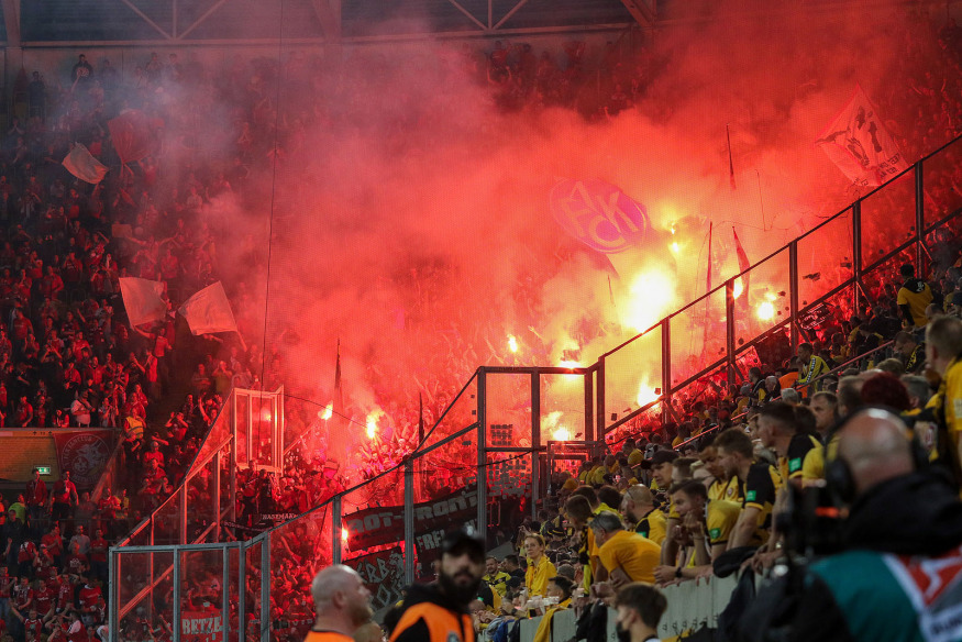 Pyro im Gästeblock