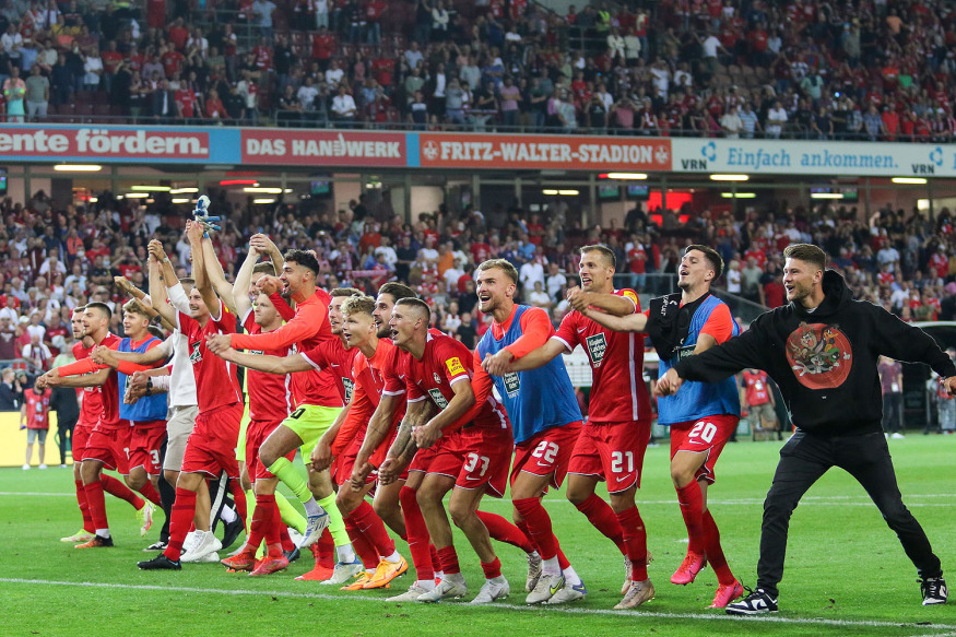 Spieler-Jubel nach dem Auftaktsieg gegen Hannover