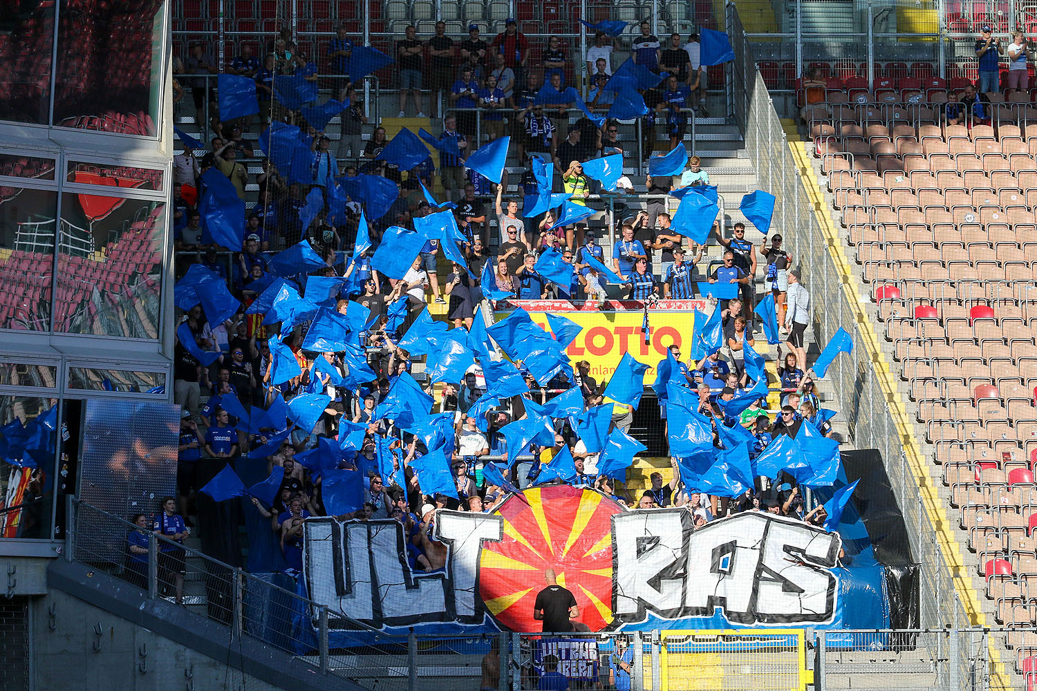Rund 300 Fans aus Paderborn begleiteten ihr Team nach Kaiserslautern