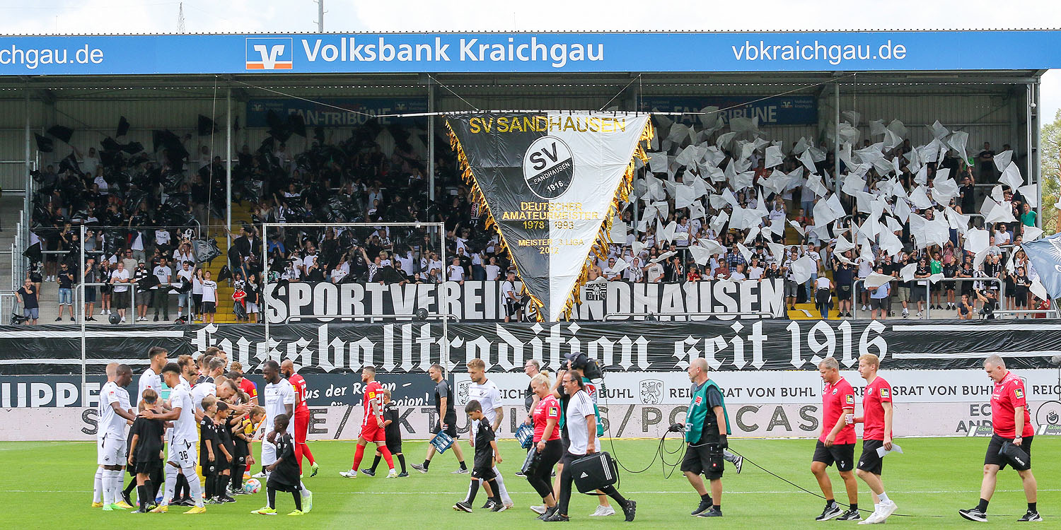 Choreo im Heimblock: Sportverein Sandhausen - Fußballtradition seit 1916