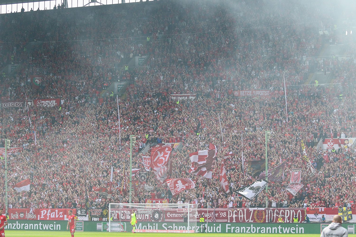 Westkurve beim Spiel gegen Darmstadt