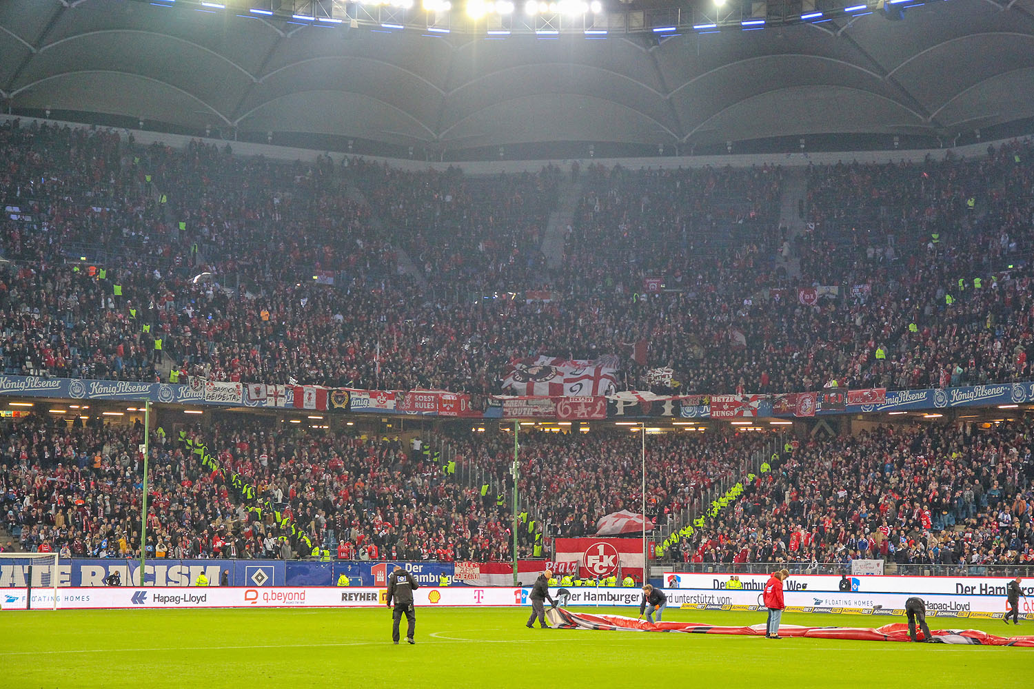 10.000 FCK-Fans in der Süd-West-Ecke des Volksparkstadions