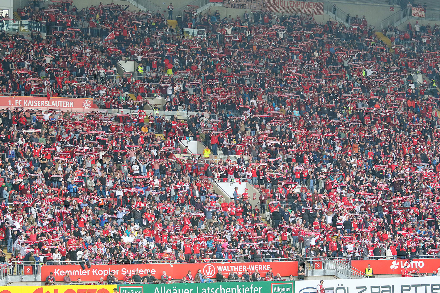 FCK-Fans auf der Südtribüne