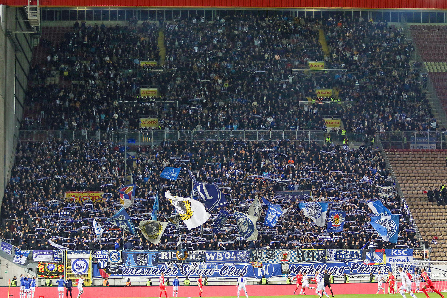 KSC-Fans im Gästeblock