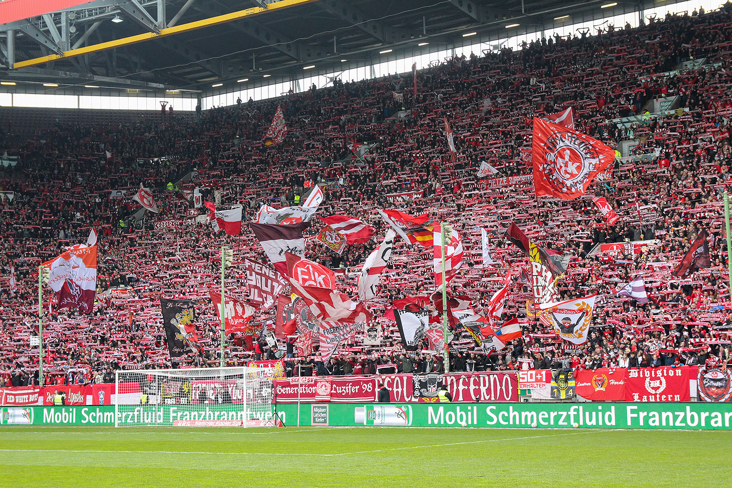 39.020 Zuschauer kommen zum Heimspiel gegen Holstein Kiel auf den Betzenberg