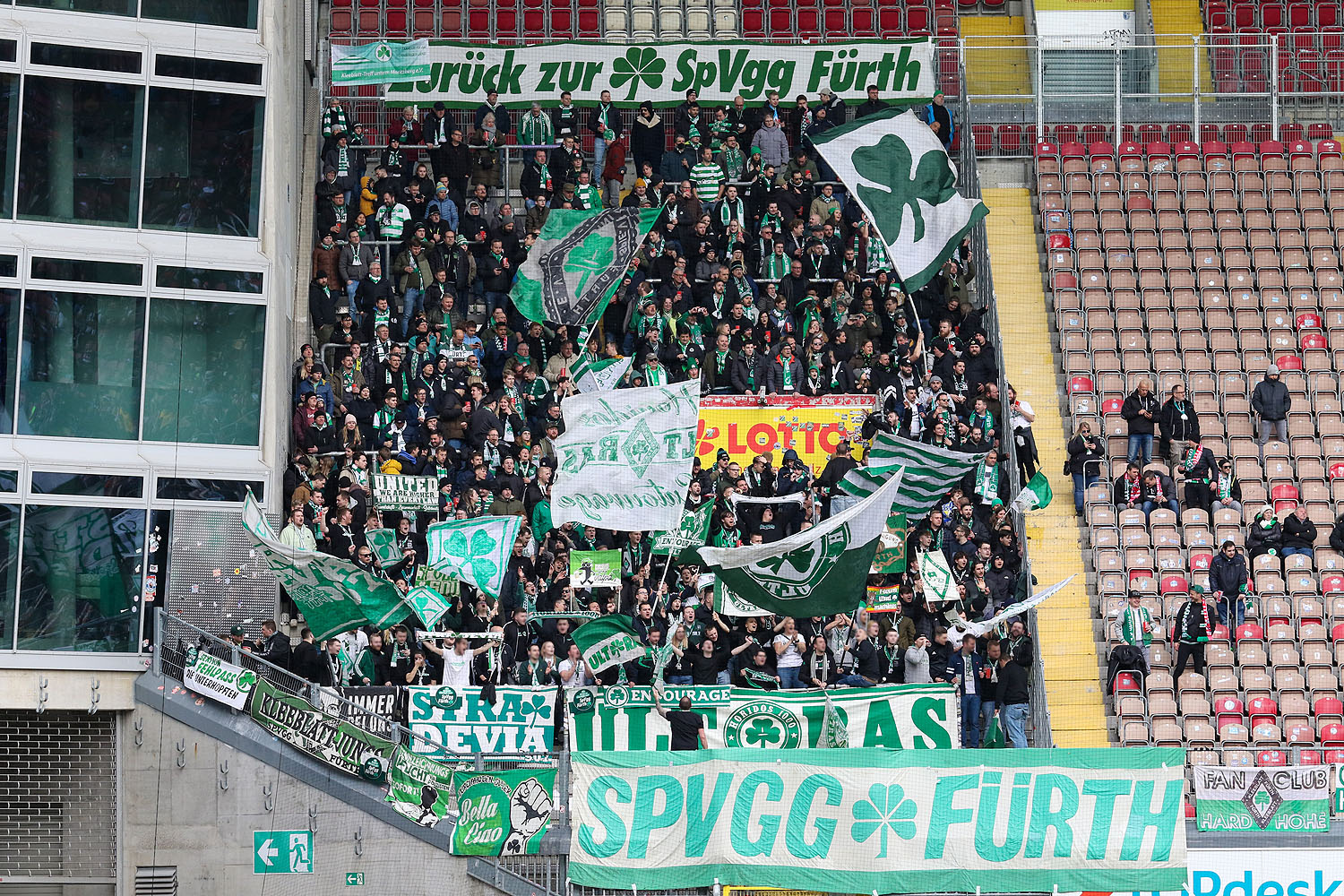 Rund 800 Fürth-Fans begleiteten ihre Mannschaft nach Kaiserslautern 