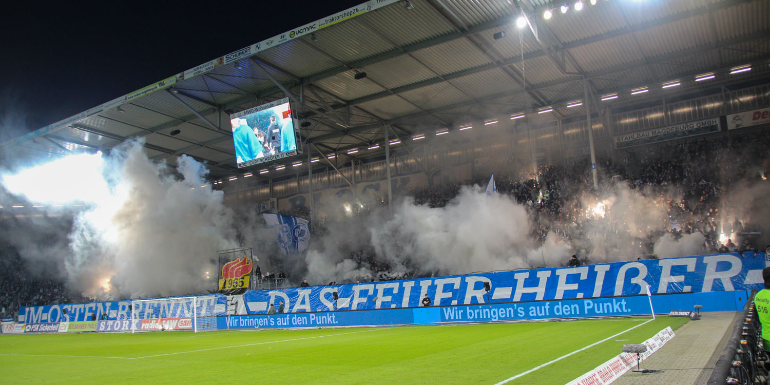 Choreo in der Heimkurve: Im Osten brennt das Feuer heißer