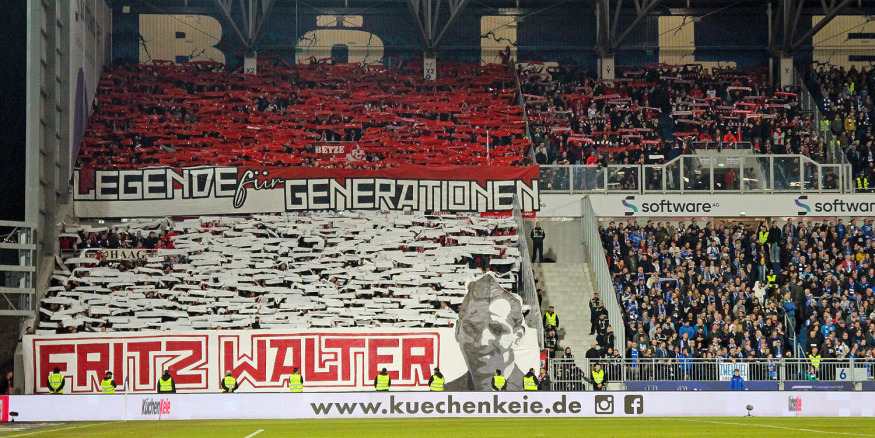 Choreo der FCK-Fans zu Ehren von Fritz Walter