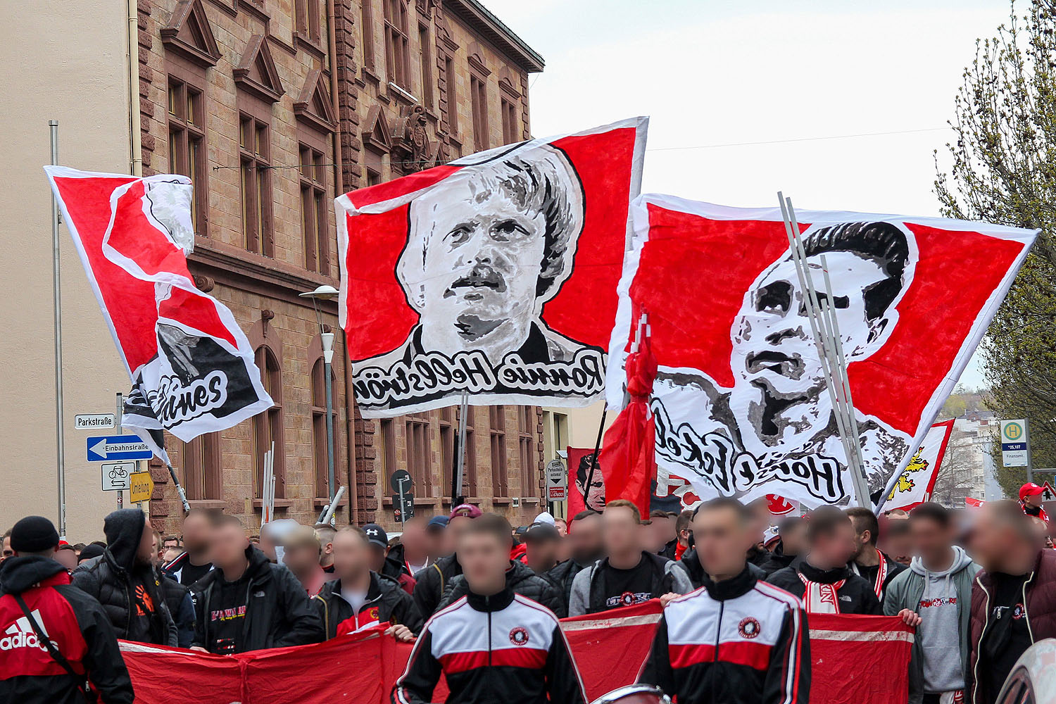 Marsch der FCK-Fans in Richtung Betzenberg