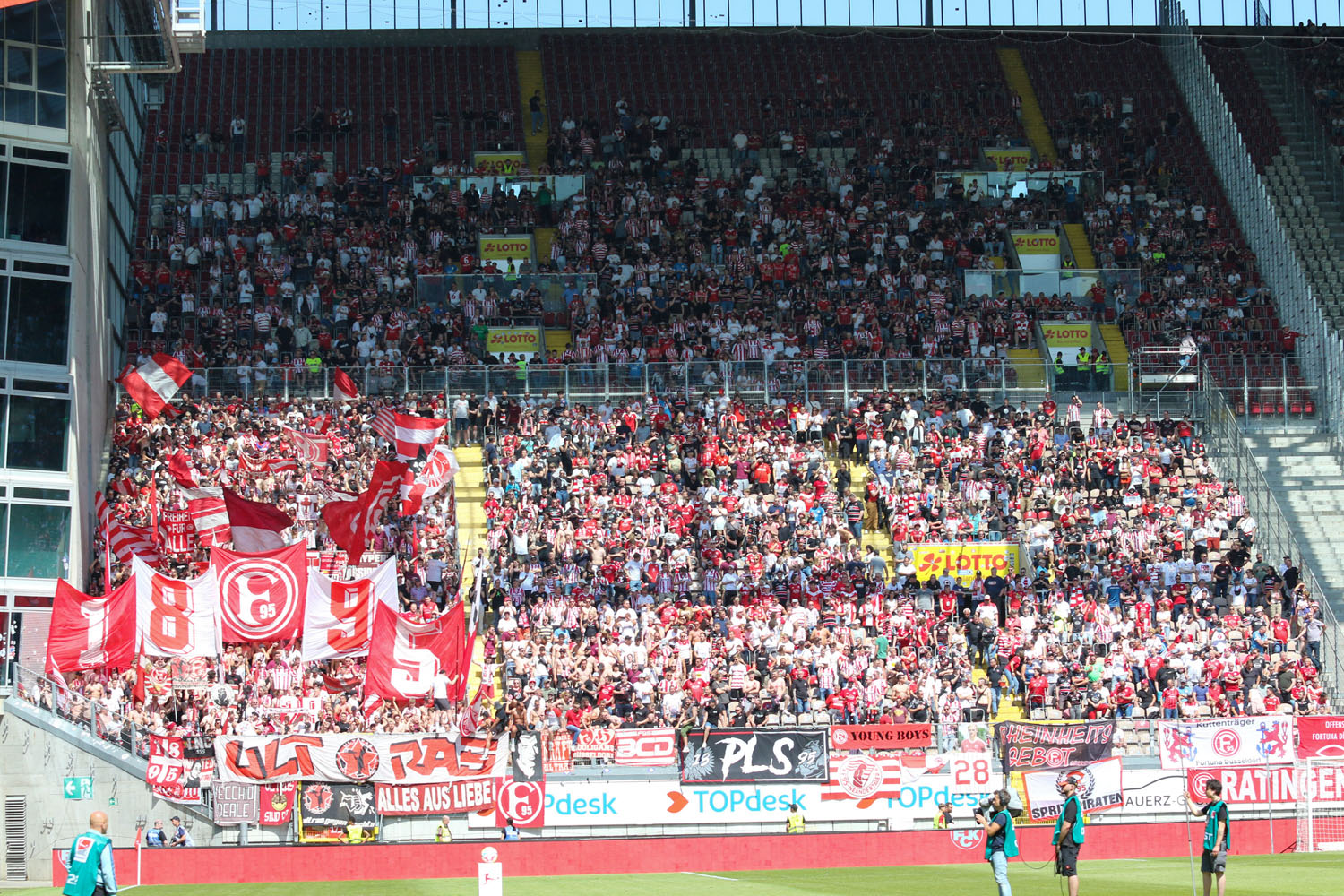 Rund 3.600 Fans aus Düsseldorf begleiteten ihren Verein zum letzten Saisonspiel
