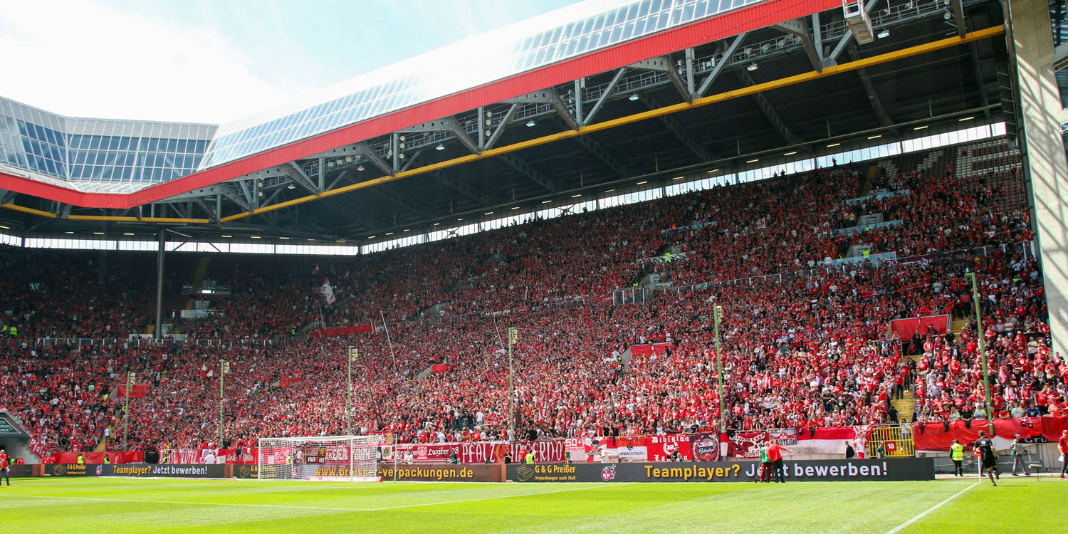 1-fc-kaiserslautern-fc-st-pauli-2-bundesliga-2023-2024-1.jpg