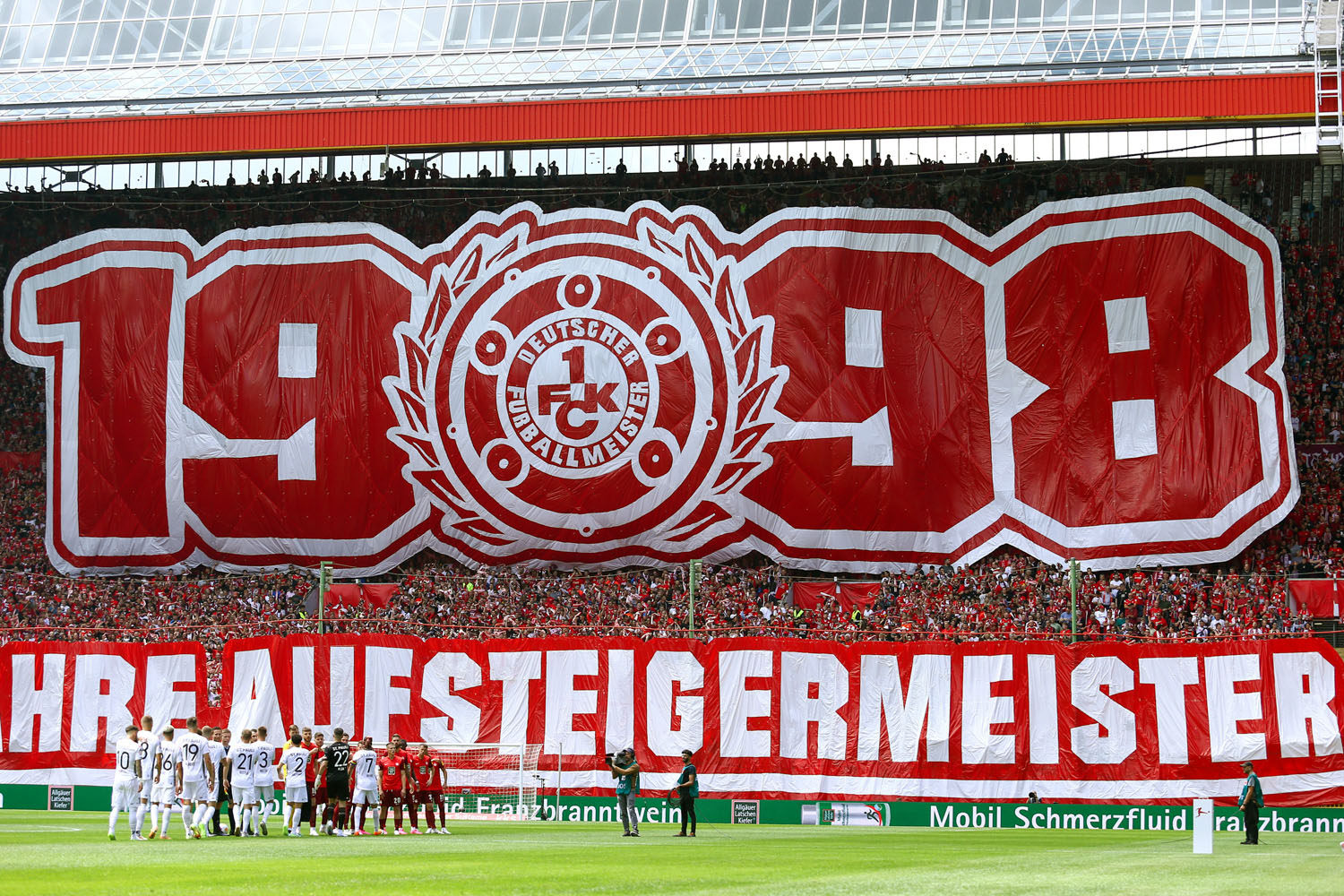 Choreo in der Westkurve: 