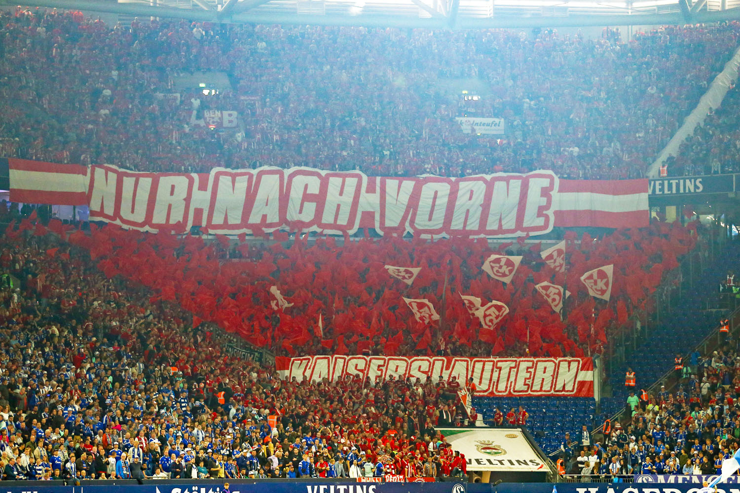 Nur nach vorne: Choreo der FCK-Fans