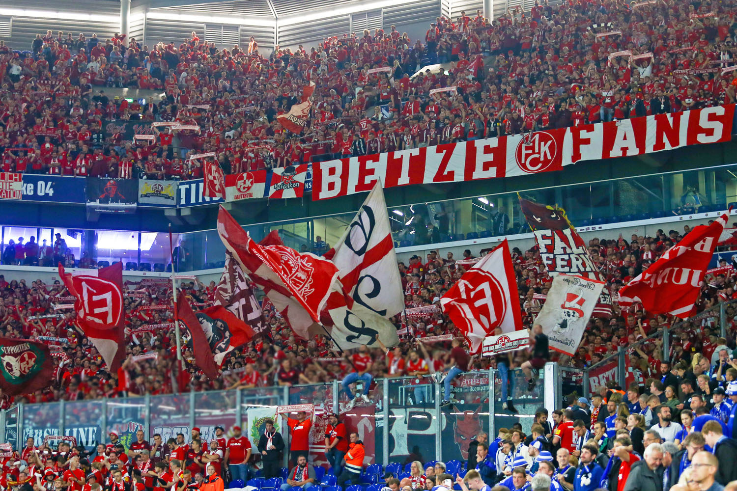 Knapp 7.000 Betze-Fans in der Schalker Arena
