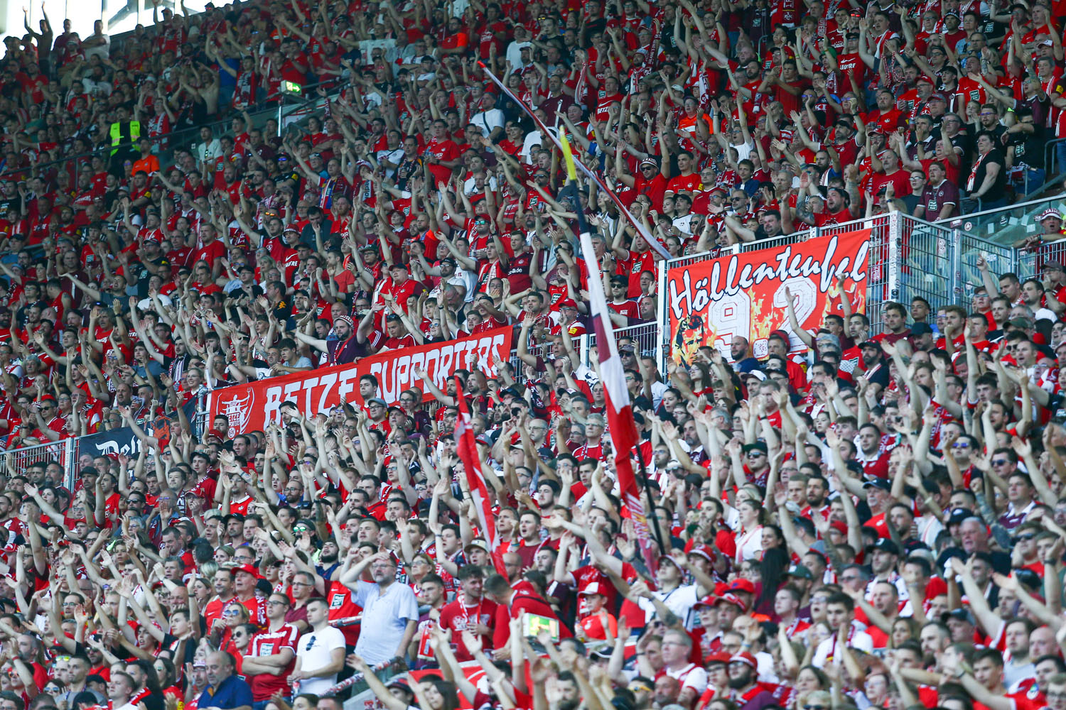 FCK-Fans im Heimspiel gegen die SV Elversberg