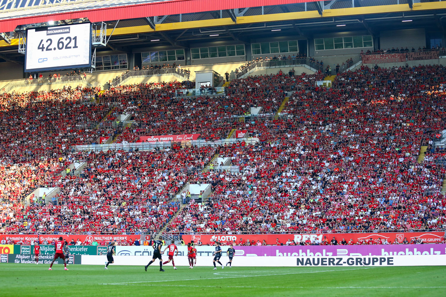 42.641 Zuschauer sind auf dem Betzenberg gegen die SV Elversberg dabei